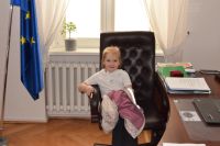 Dzieci z Przedszkola nr 2 w Wągrowcu z wizytą w starostwie