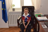 Dzieci z Przedszkola nr 2 w Wągrowcu z wizytą w starostwie