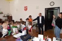 Dzieci z Przedszkola nr 2 w Wągrowcu z wizytą w starostwie