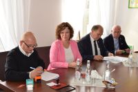 Włodarze podpisali umowy na dofinansowanie z PFRON
