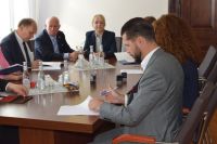 Włodarze podpisali umowy na dofinansowanie z PFRON
