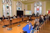 Młodzież z Zespołu Szkół nr 2 w Starostwie Powiatowym