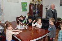 Dzieci z Przedszkola w Siennie z wizytą w starostwie