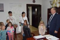 Dzieci z Przedszkola w Siennie z wizytą w starostwie