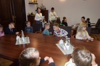 Dzieci z Przedszkola w Siennie z wizytą w starostwie