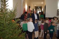 Rybki udekorowały choinkę w starostwie