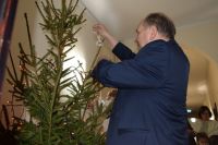 Rybki udekorowały choinkę w starostwie