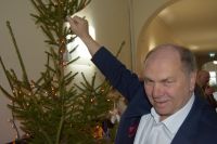 Rybki udekorowały choinkę w starostwie