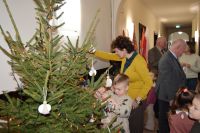 Rybki udekorowały choinkę w starostwie