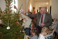 Rybki udekorowały choinkę w starostwie