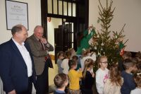 Rybki udekorowały choinkę w starostwie