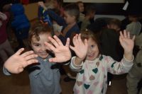 Rybki udekorowały choinkę w starostwie