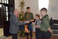 "Pielęgnuj dobro w sobie" - Betlejemskie Światło Pokoju w starostwie