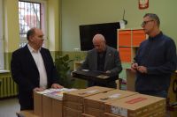 Włodarze powiatu przekazali sprzęt elektroniczny za blisko milion złotych dla I LO