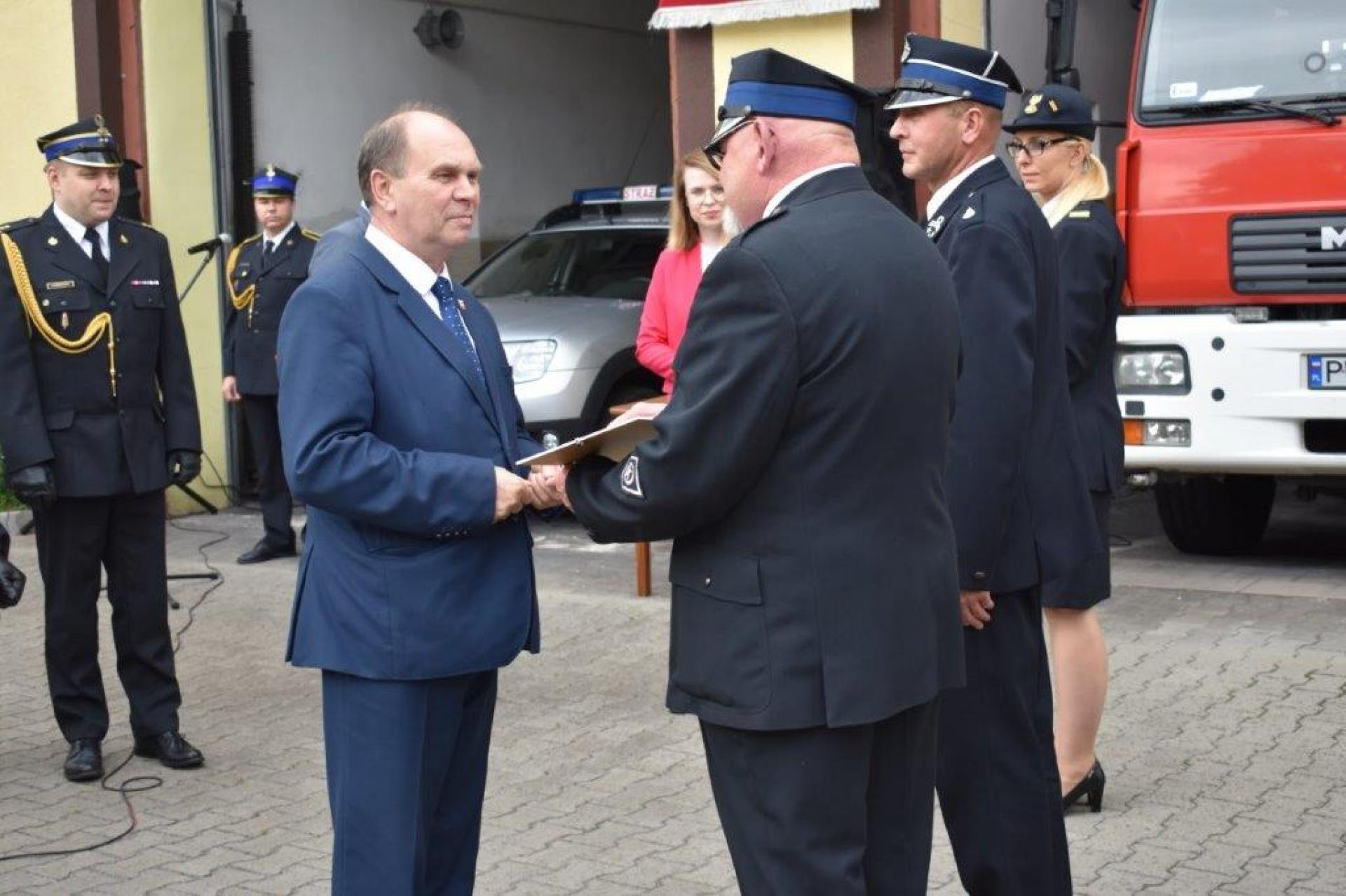 Przekazanie samochodu specjalnego dla OSP Wągrowiec