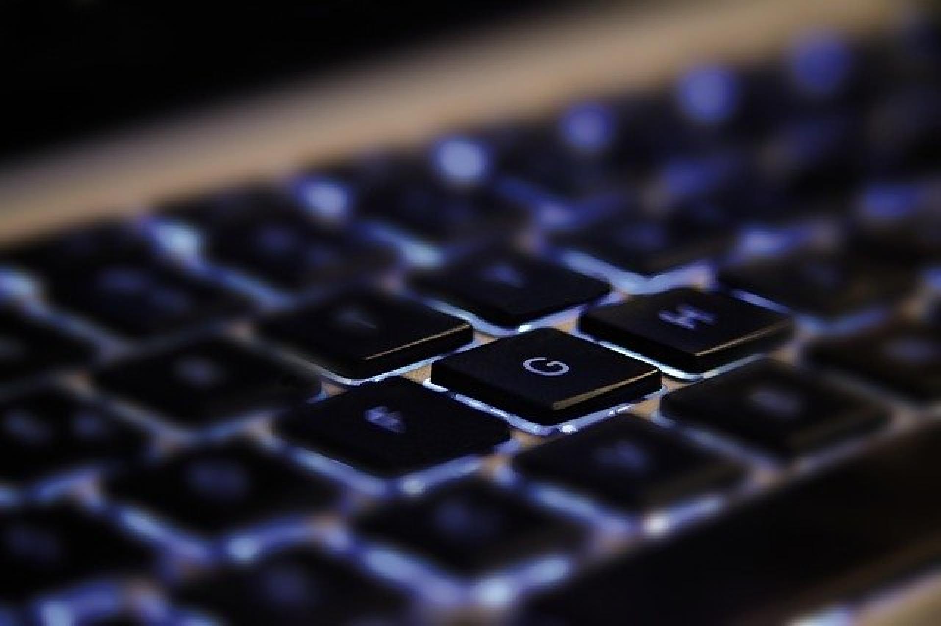 Laptopy i środki ochrony dla pieczy zastępczej