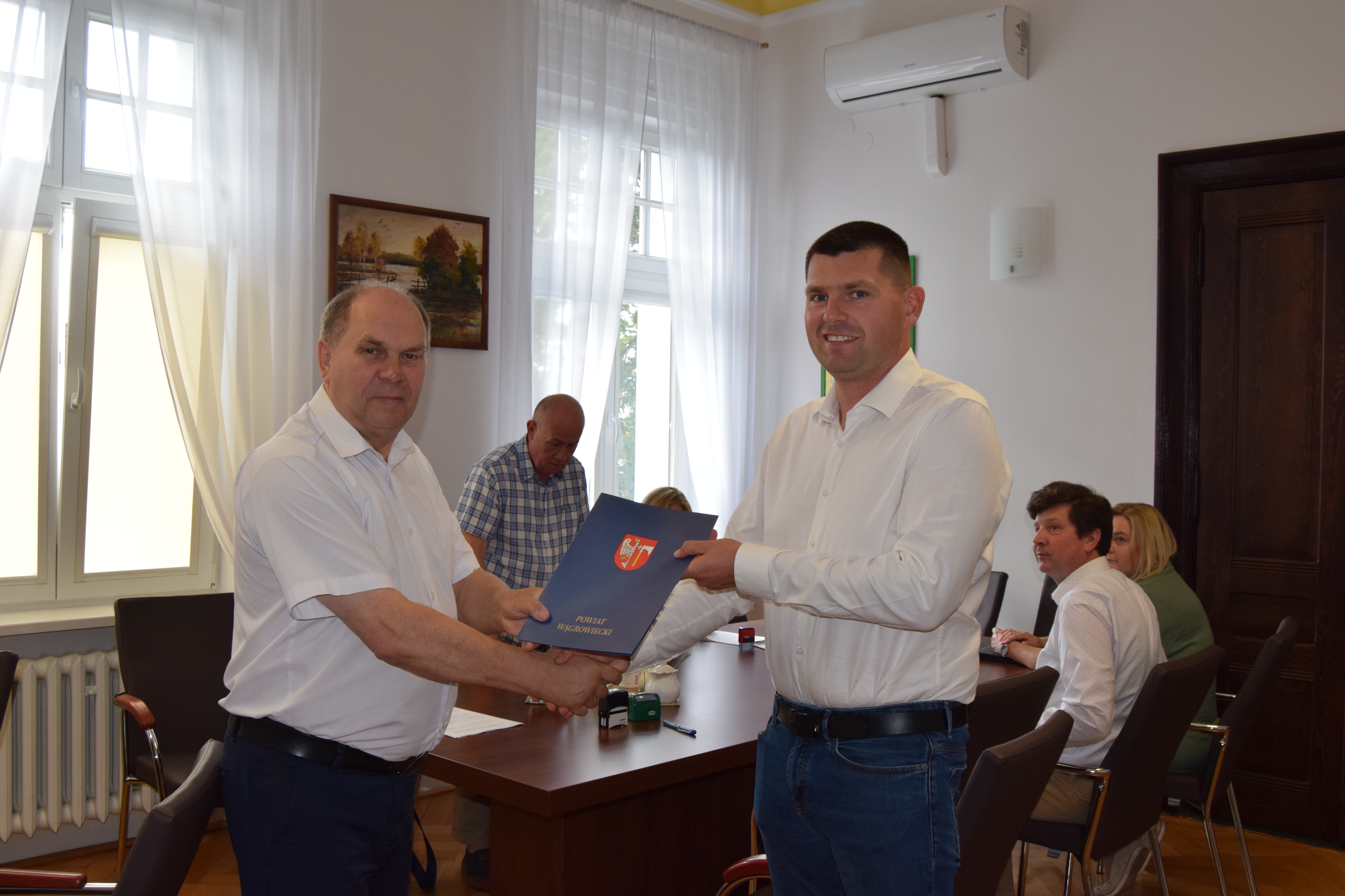 Podpisano umowę na przebudowę drogi powiatowej nr 1606P w m. Kołybki”.