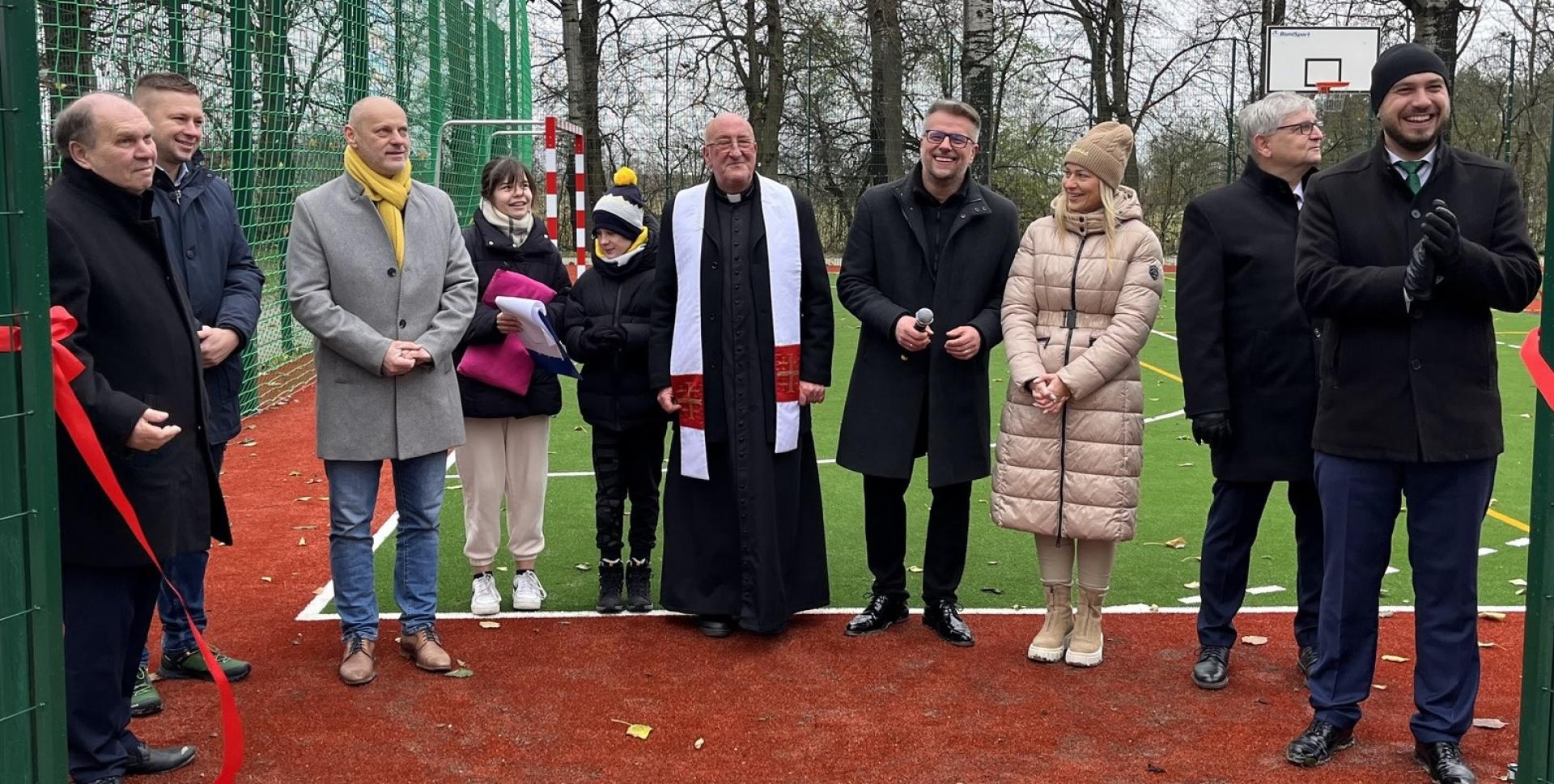 Starosta Wągrowiecki na otwarciu nowego boiska w Niemczynie