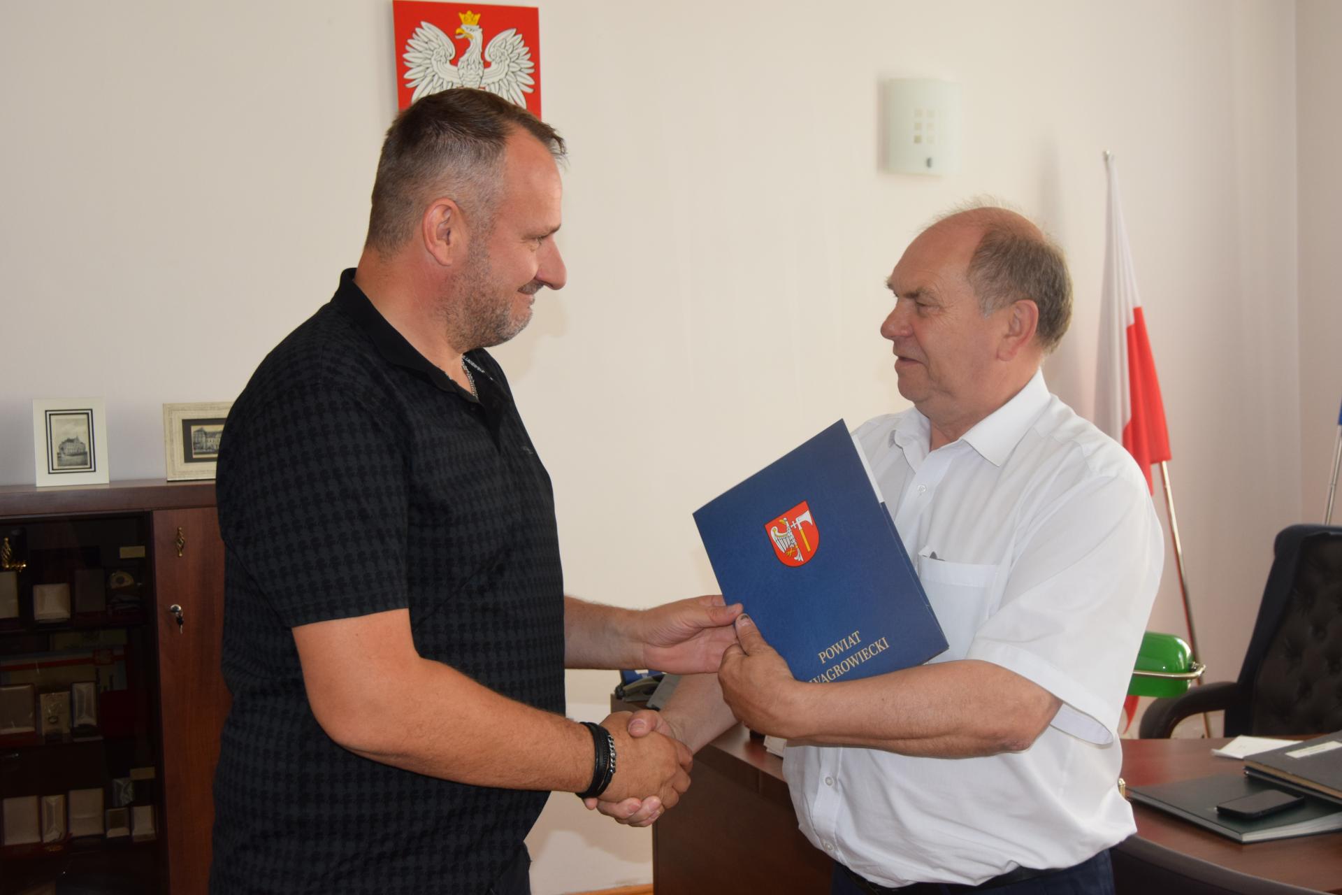 Umowa na remont drogi powiatowej 1595P Międzylesie - Dąbrowa podpisana