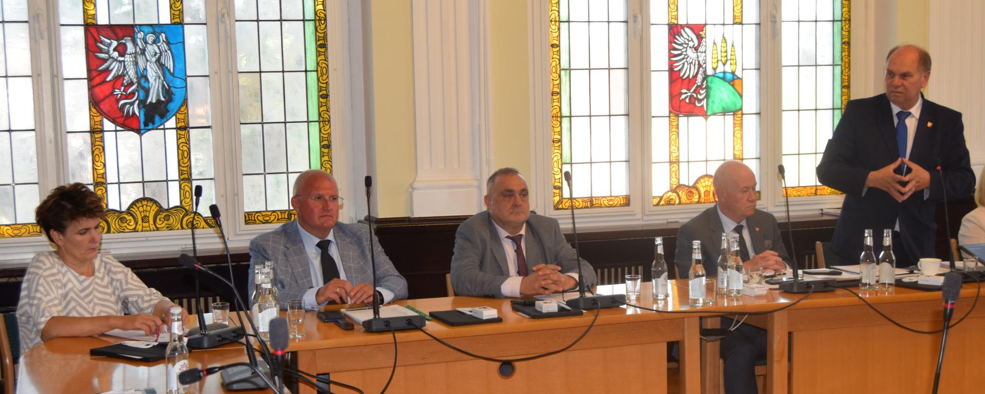 Zarząd Powiatu z wotum zaufania i absolutorium za wykonanie budżetu