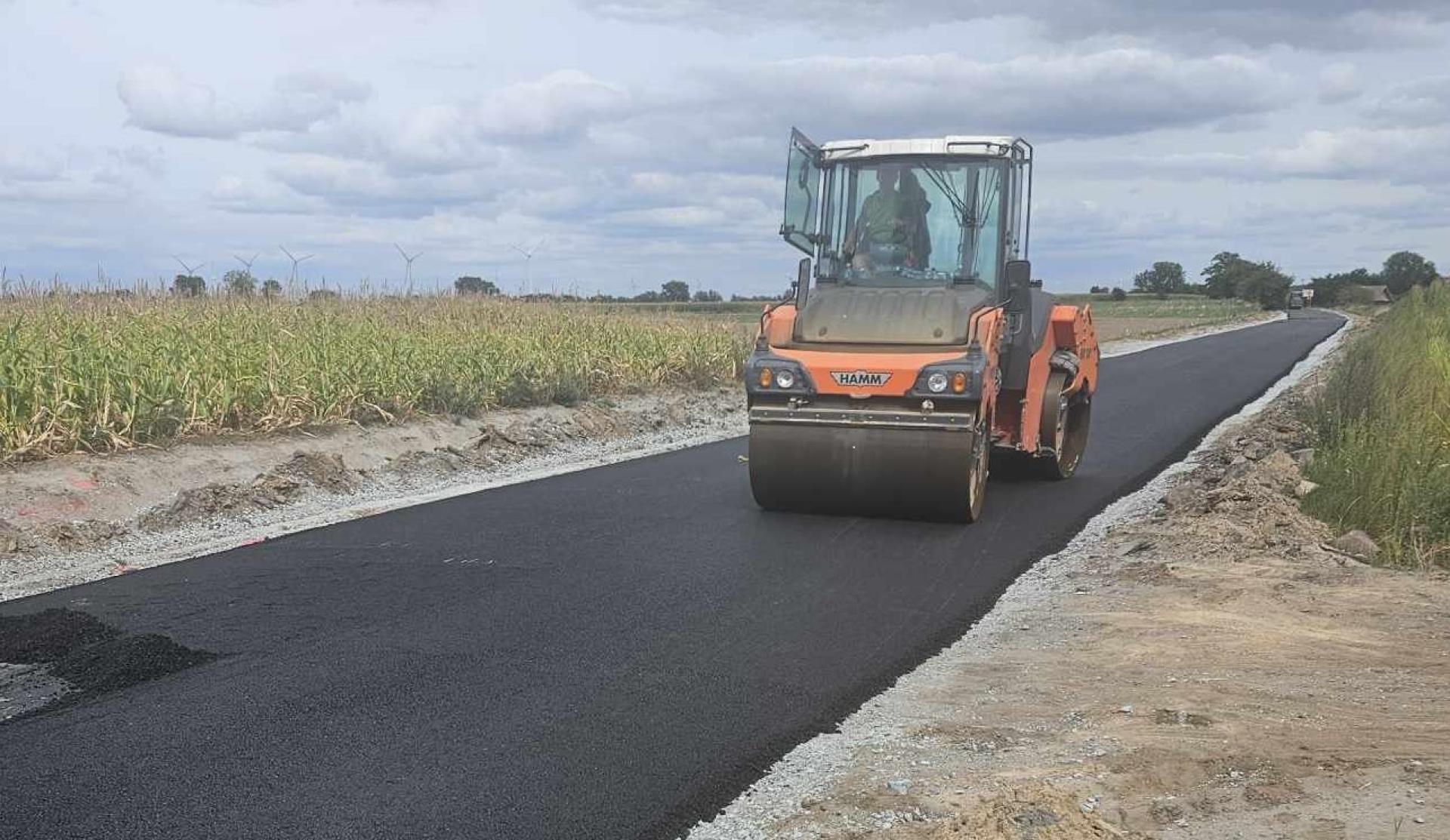 Trwa remont drogi powiatowej nr 1600P na odcinku Pawłowo Żońskie – Rybowo