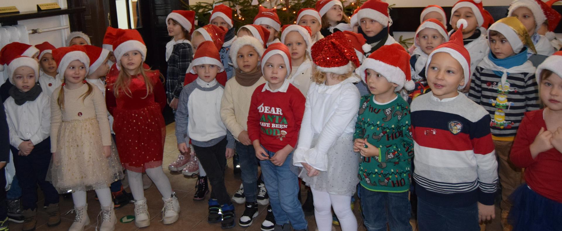 Mamy w starostwie piękny prezent mikołajkowy od dzieci z Przedszkola nr 7 w Wągrowcu