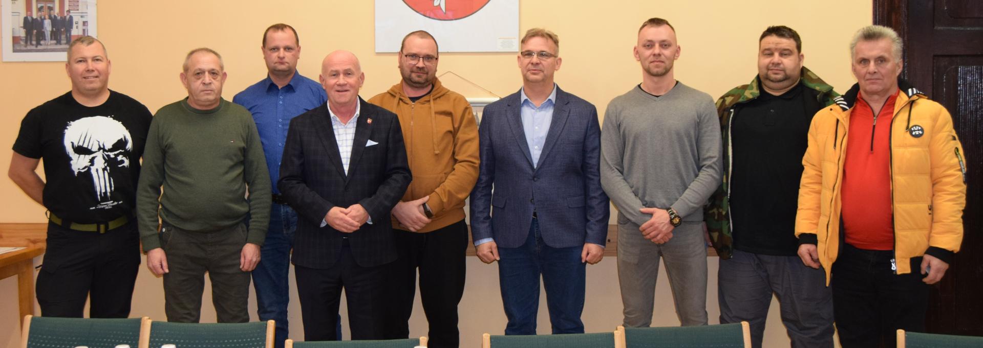 Strażnicy Społecznej Straży Rybackiej otrzymali nowe legitymacje