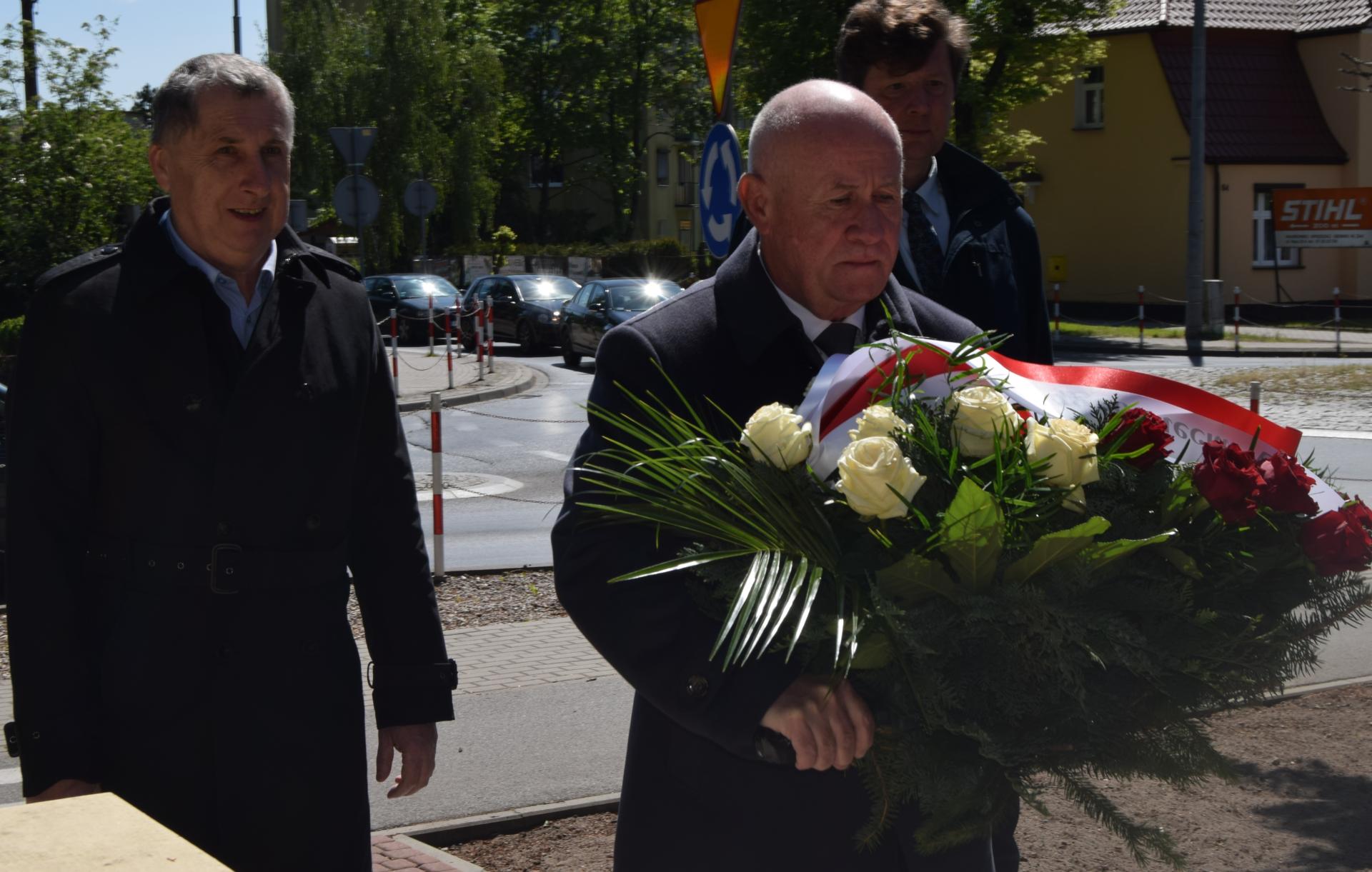 Władze powiatu i miasta uczciły Narodowy Dzień Zwycięstwa
