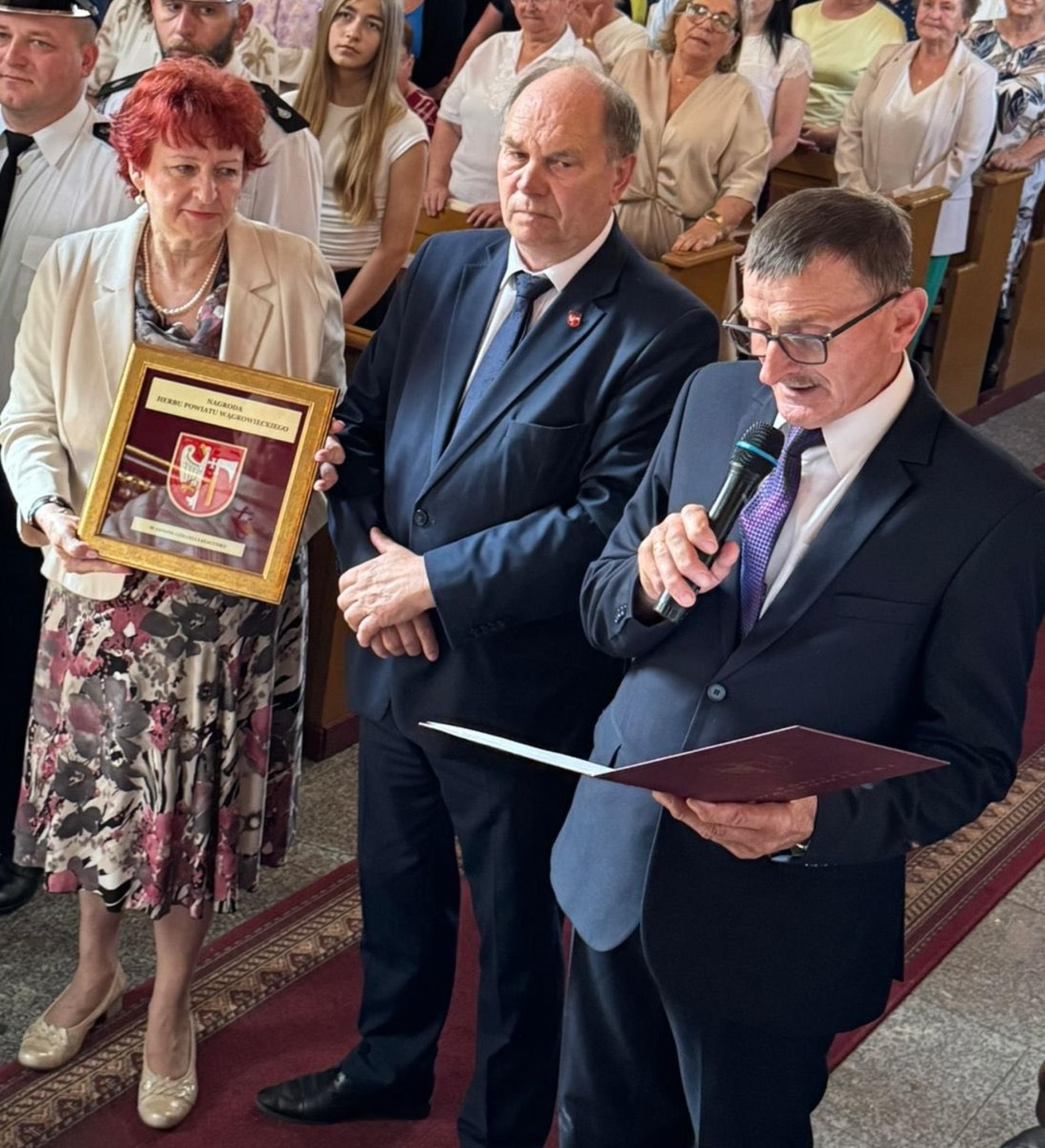 Ks. Jan Dzierla uhonorowany Nagrodą Herbu Powiatu Wągrowieckiego