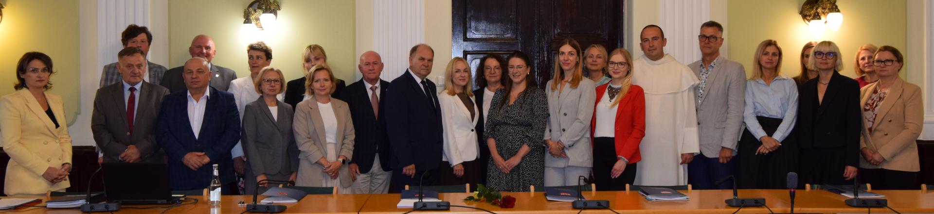 Oświata: narada z dyrektorami i awanse zawodowe