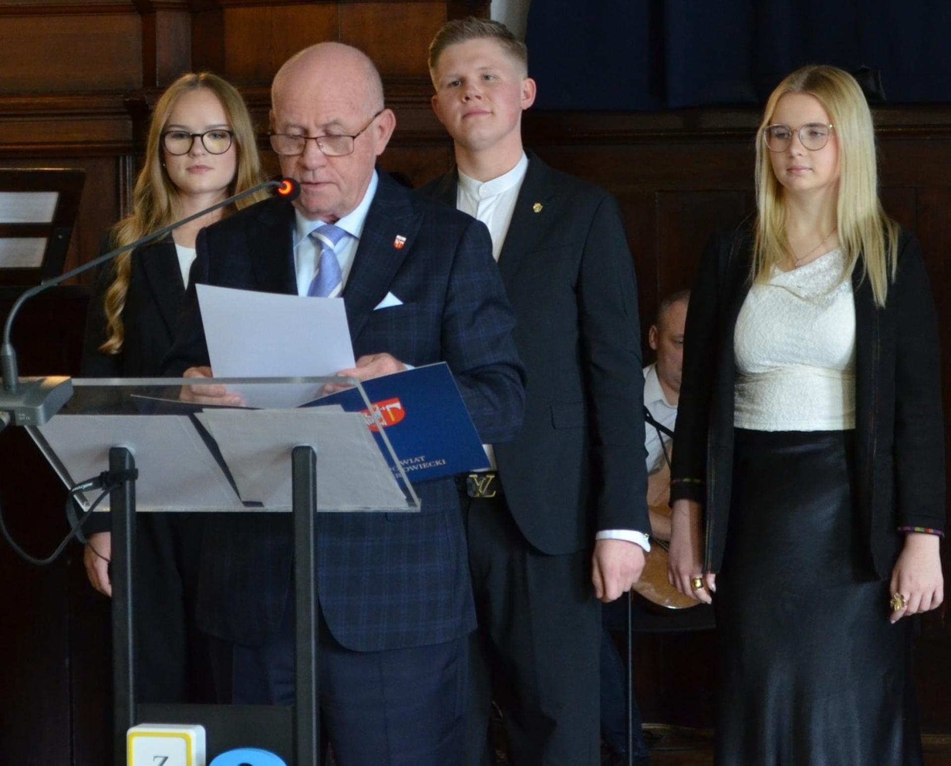 Dzień Edukacji Narodowej i nowy sztandar Zespołu Szkół nr 2 w Wągrowcu