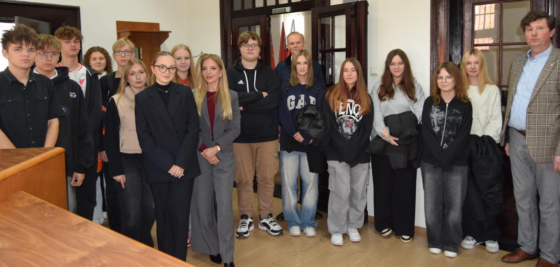 Młodzież z Zespołu Szkół nr 1 w Starostwie Powiatowym