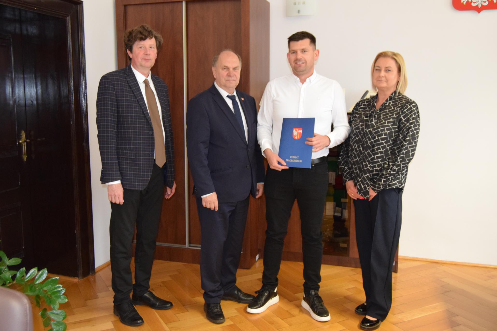 Kolejna umowa na remont drogi powiatowej podpisana