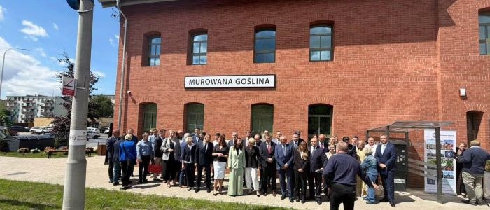 Otwarcie przebudowanego dworca w Murowanej Gośliny